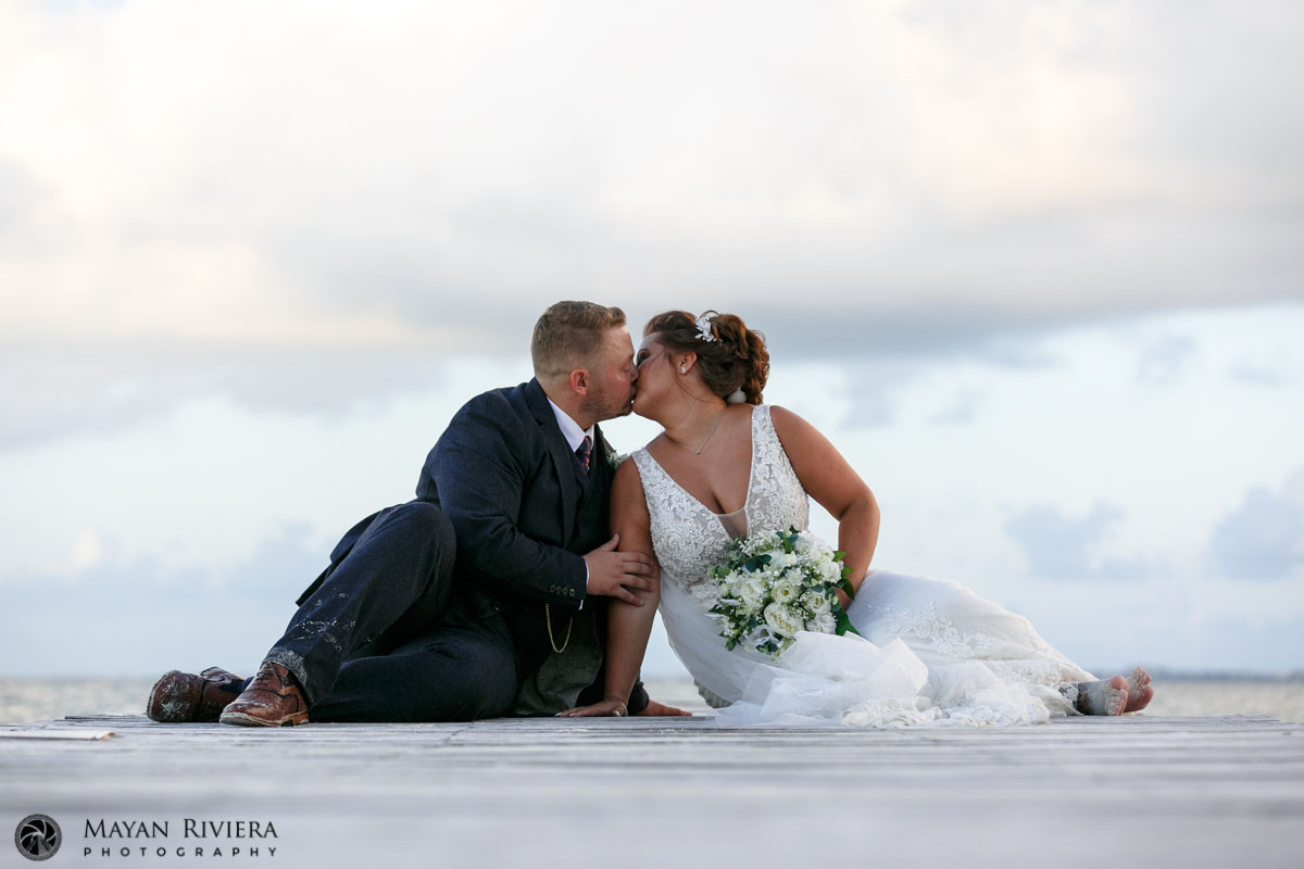 RiuCancunNewlywedsKissOnPier