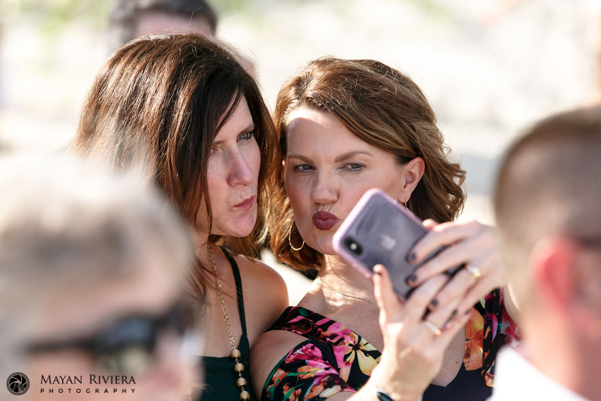 RoyaltonWeddingGuestsGetSelfies