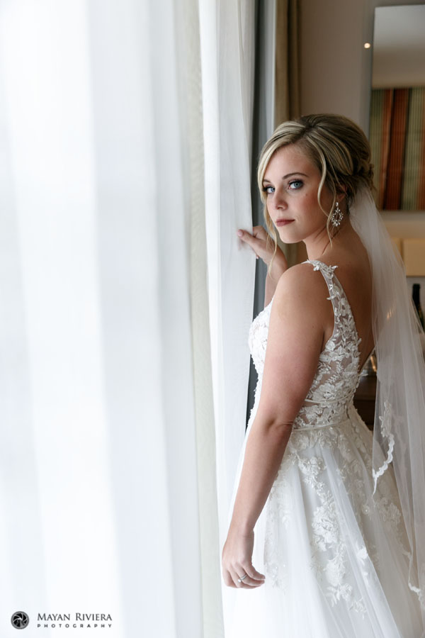 BeautifulBridePosesByWindow