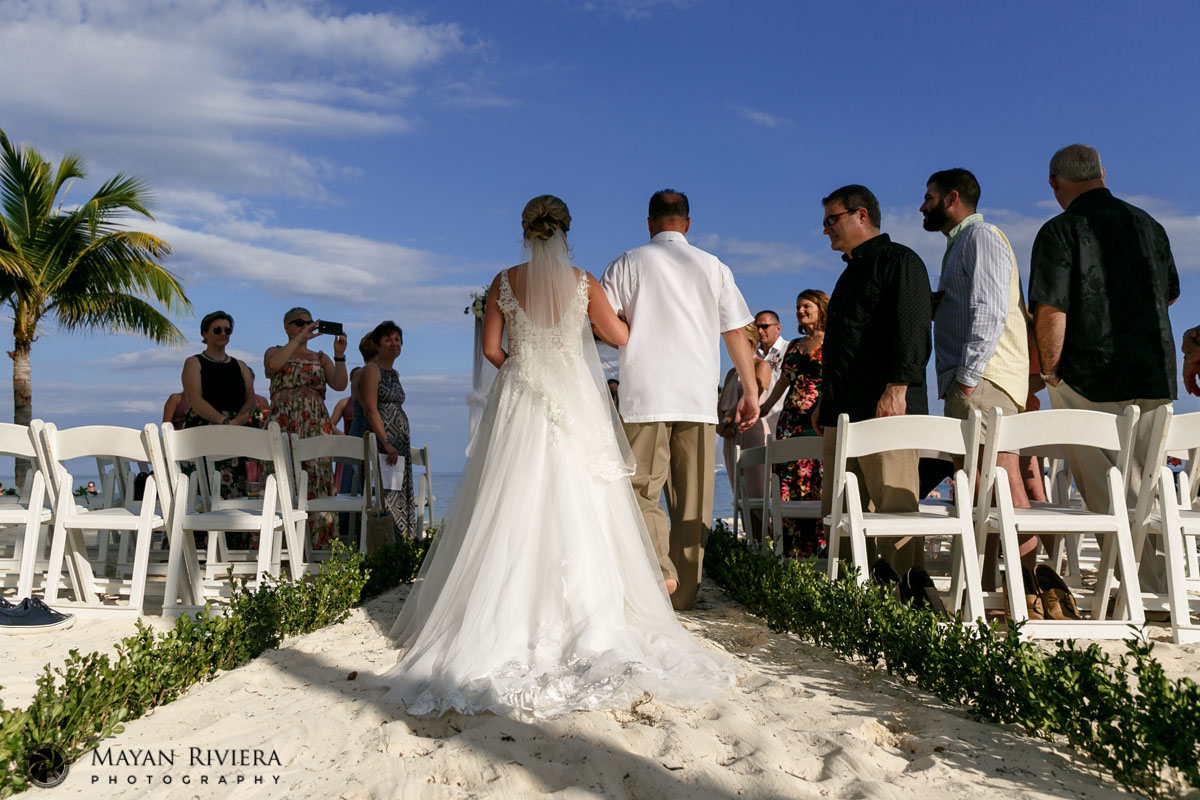 RoyaltonBrideWalksInWithDad