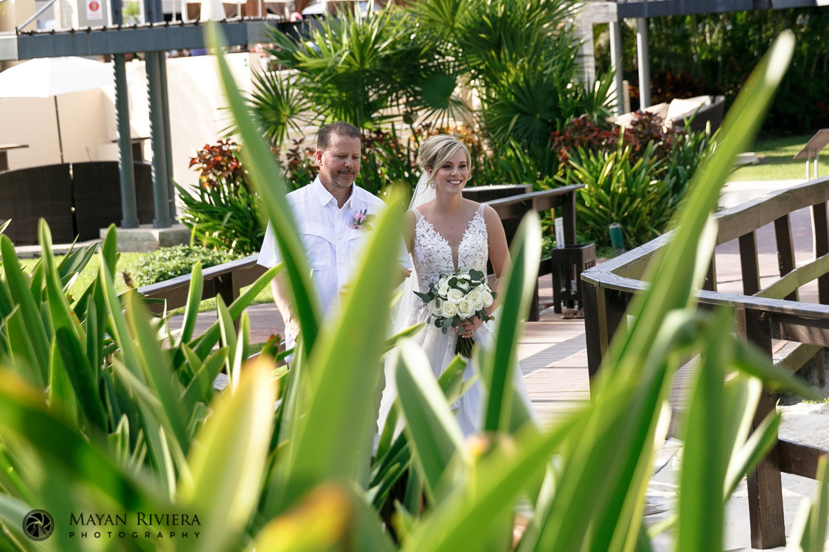 RoyaltonBrideWalksInWithDad