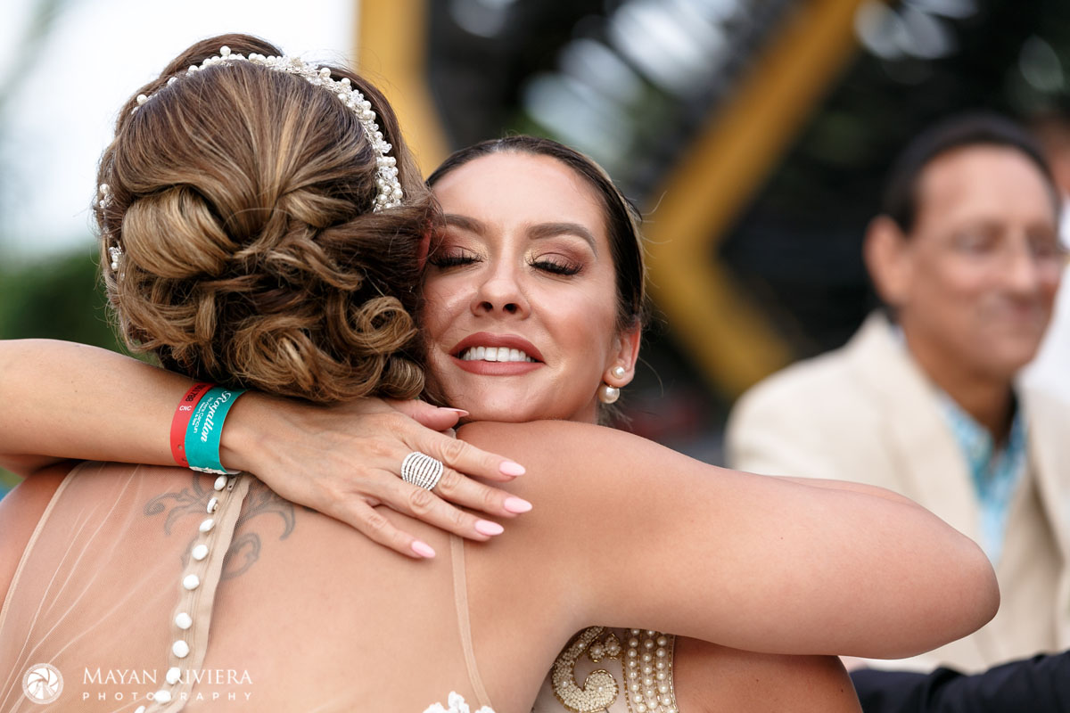 GuestsCongratulateNewlyweds