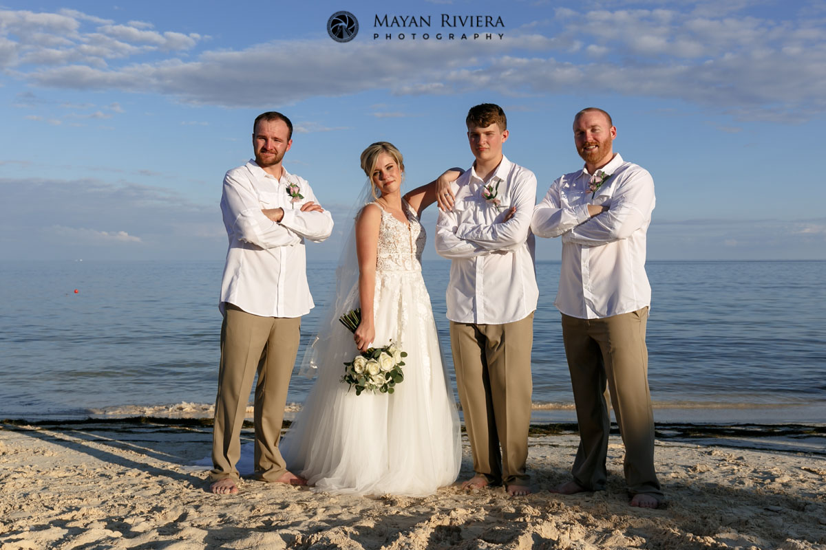 BridePosesWithGuysOnBeach