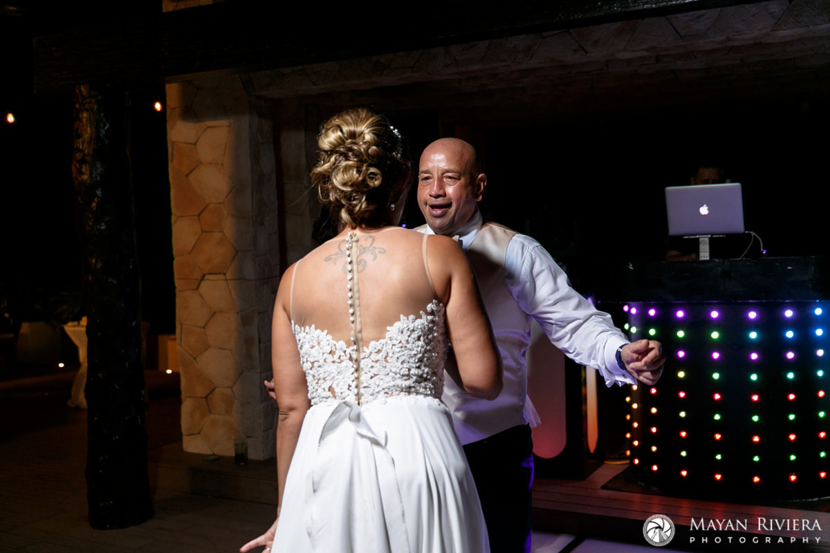 NewlywedsDanceAtReception