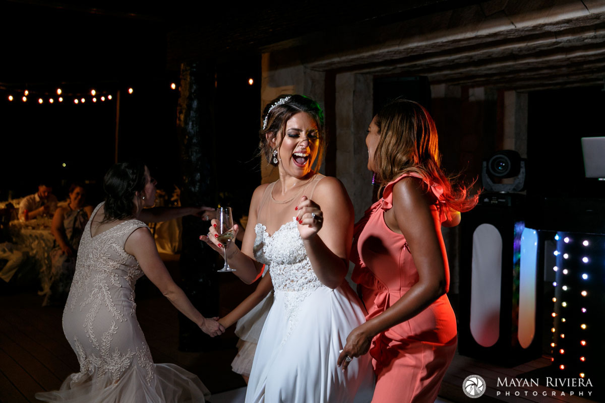 RockingReceptionDanceMoves