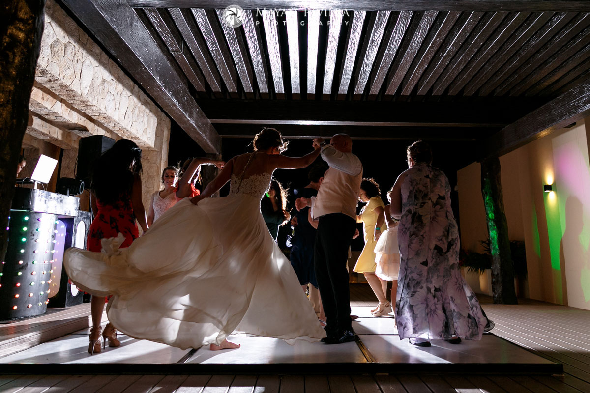 RockingReceptionDanceMoves