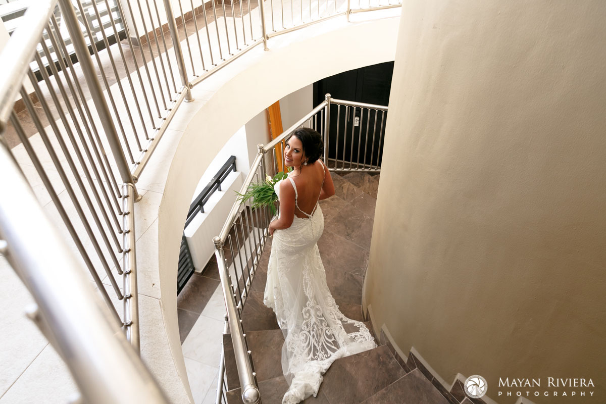 BridePosesOnStaircase