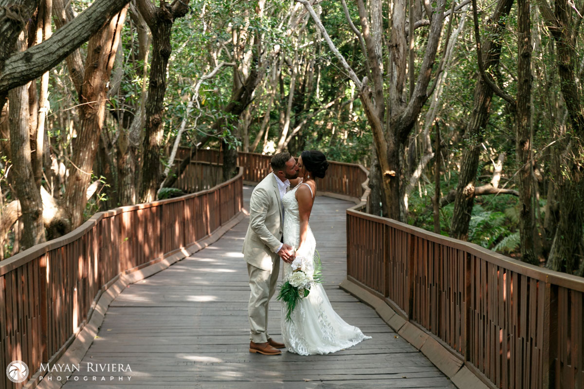 AzulFivesWeddingCoupleKissAfterFirstLook