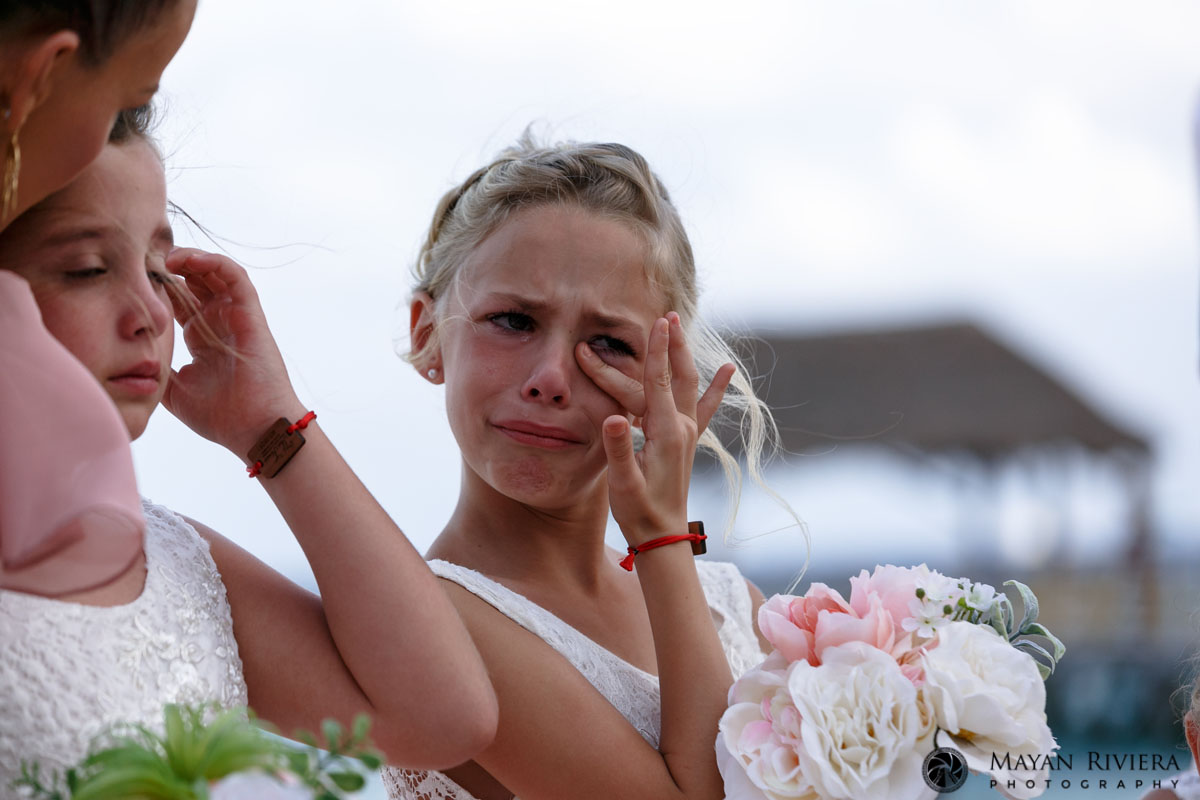 EmotionalKidsWipeEyes