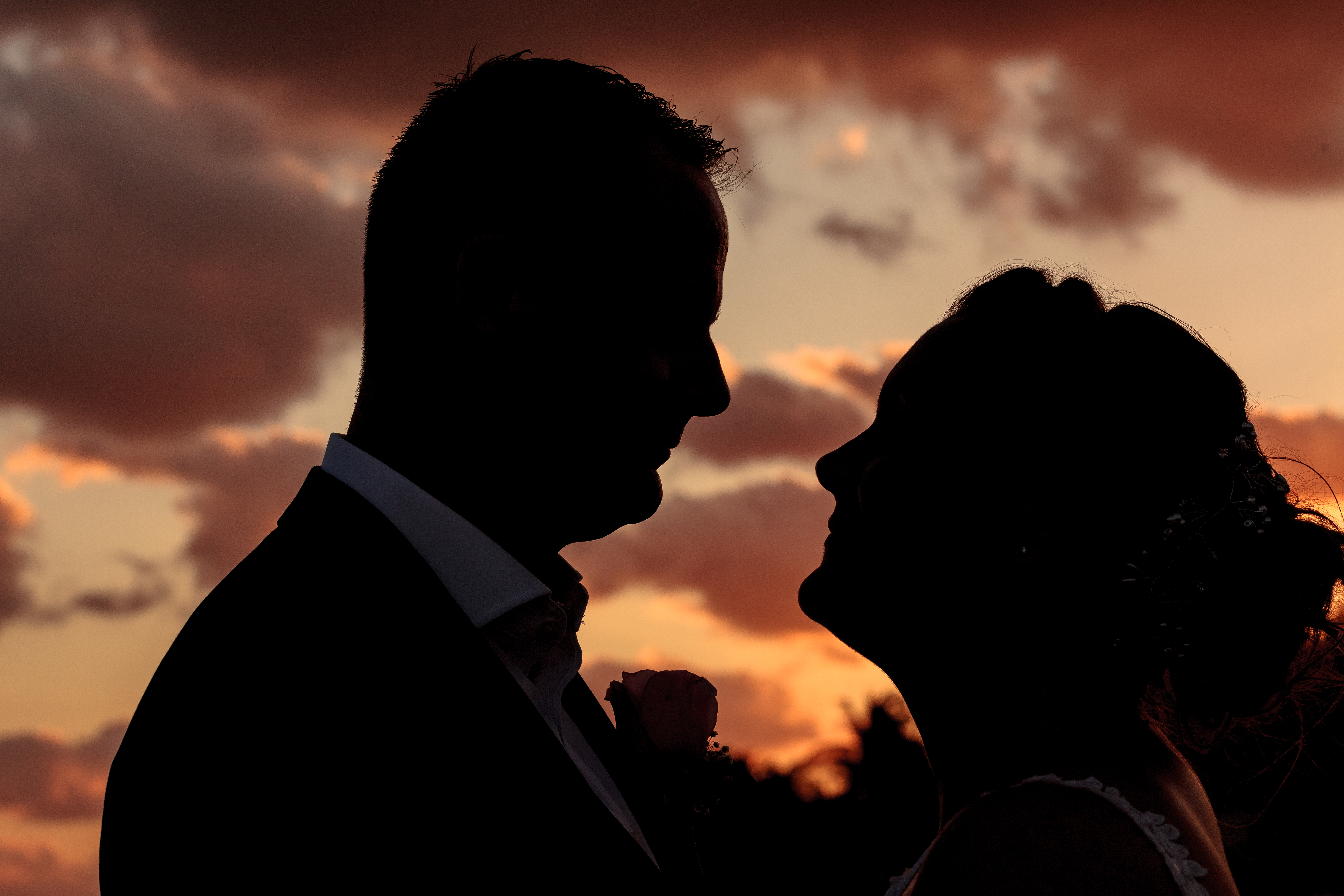 AzulBeachNewlywedsSunsetShilouette