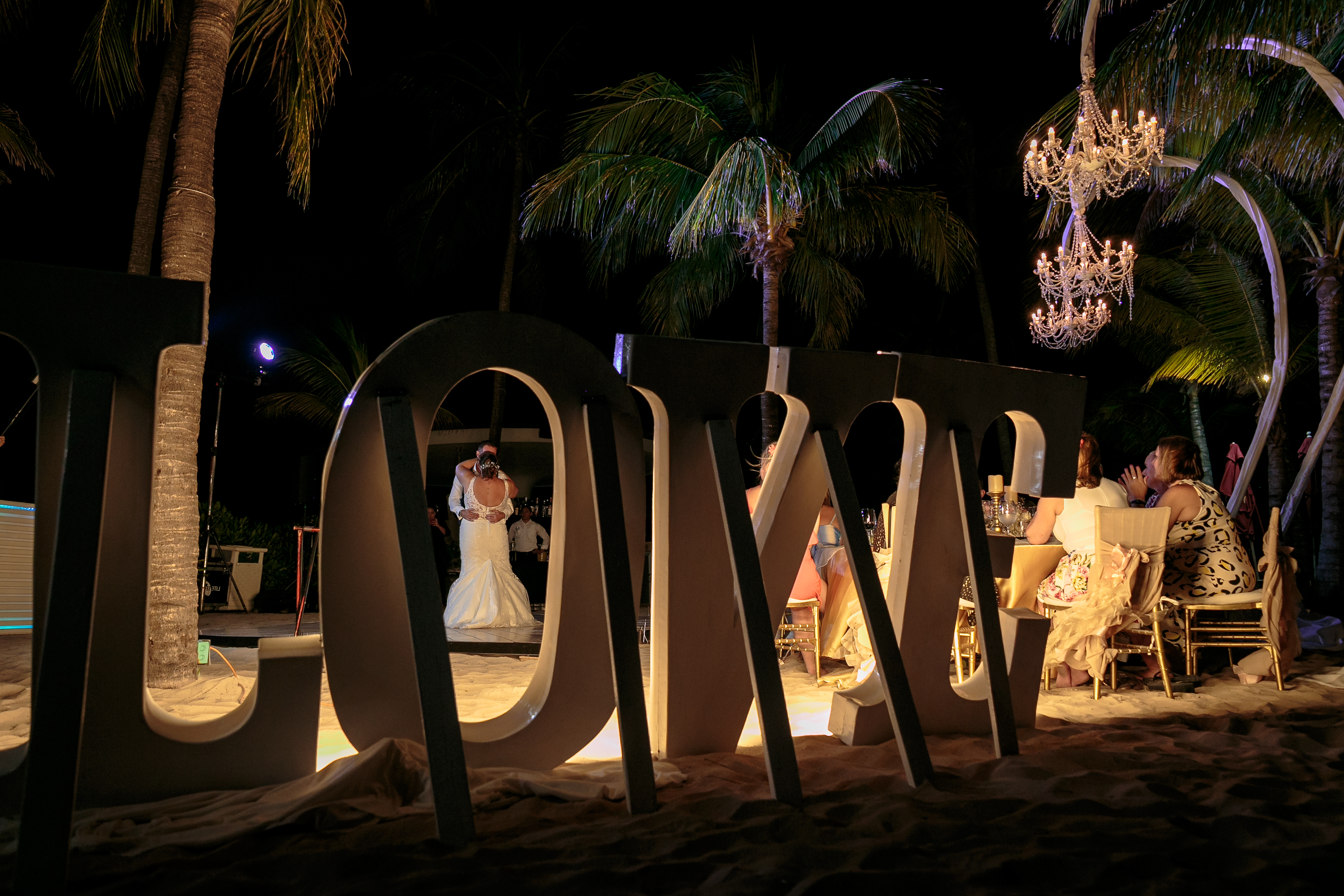 AzulBeachNewlywedsFirstDance