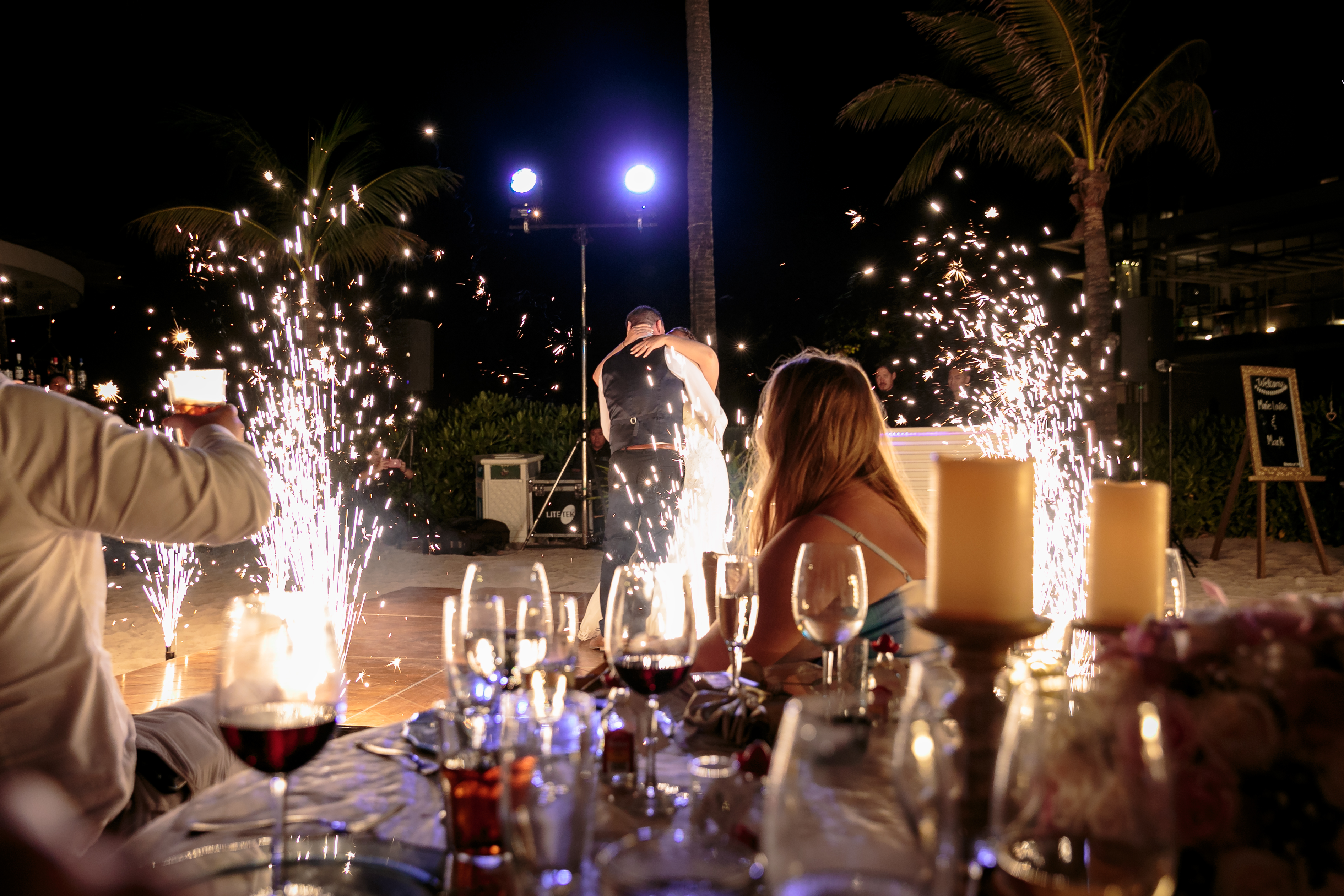AzulBeachNewlywedsFirstDanceSparklers