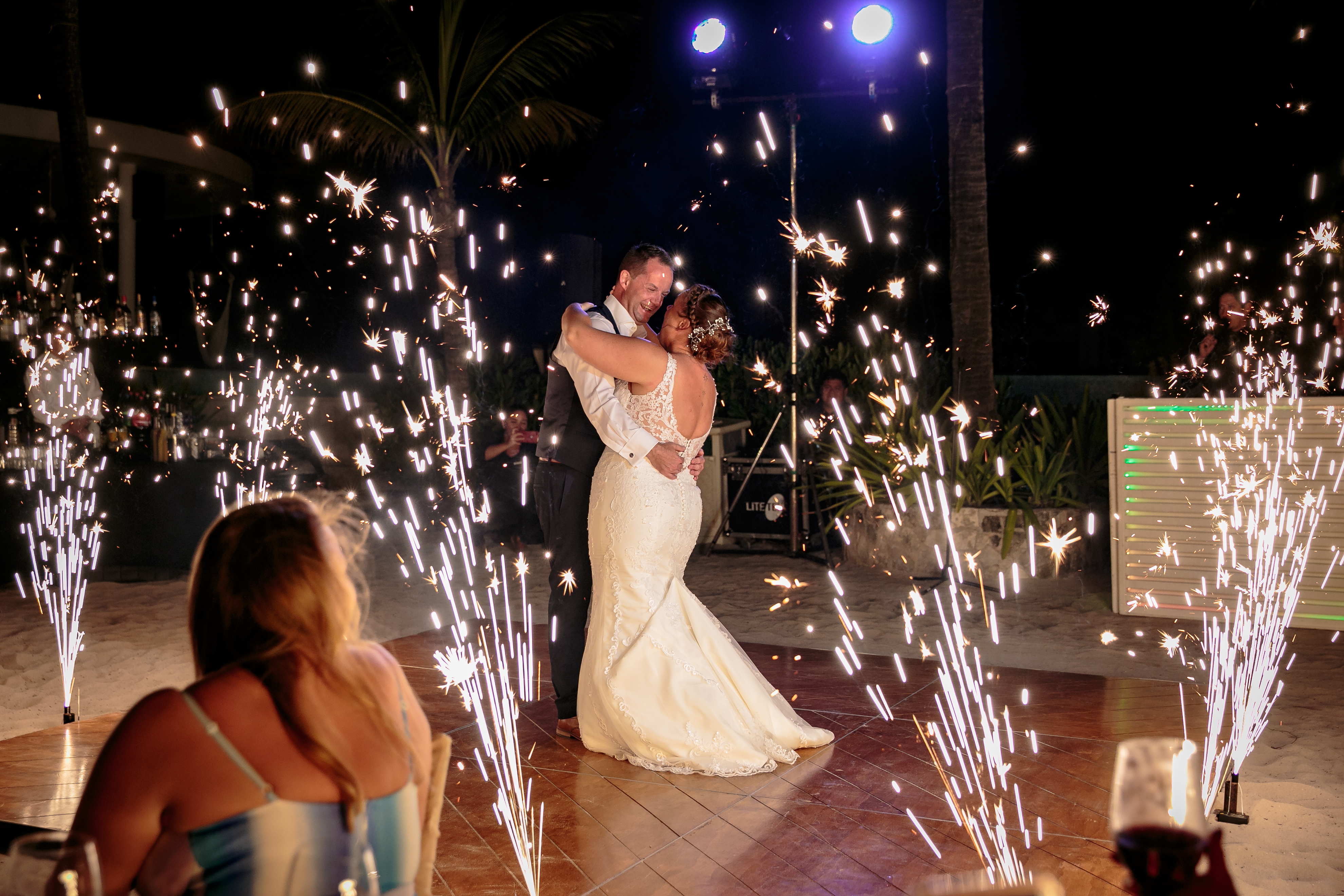 AzulBeachNewlywedsFirstDanceSparklers