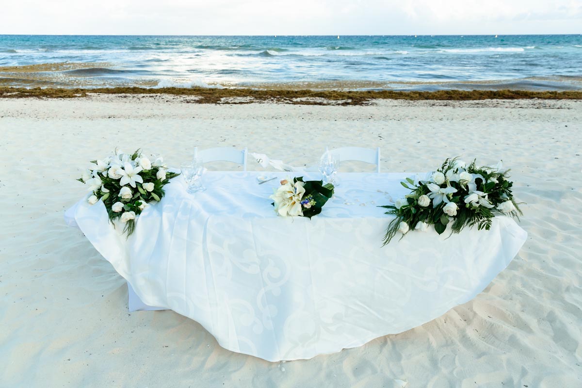 SandosPlayacarWeddingReceptionHeadTableSetUp