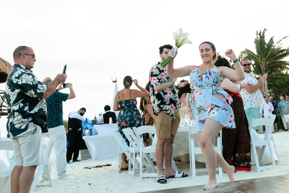 SandosPlayacarWeddingPartyDancesIn