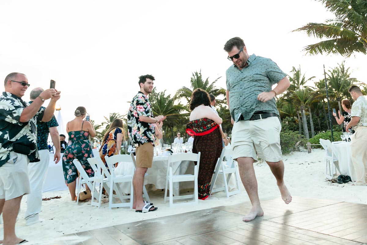 SandosPlayacarWeddingPartyDancesIn