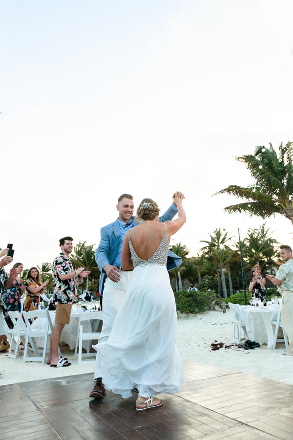 SandosPlayacarNewlywedsFirstDance