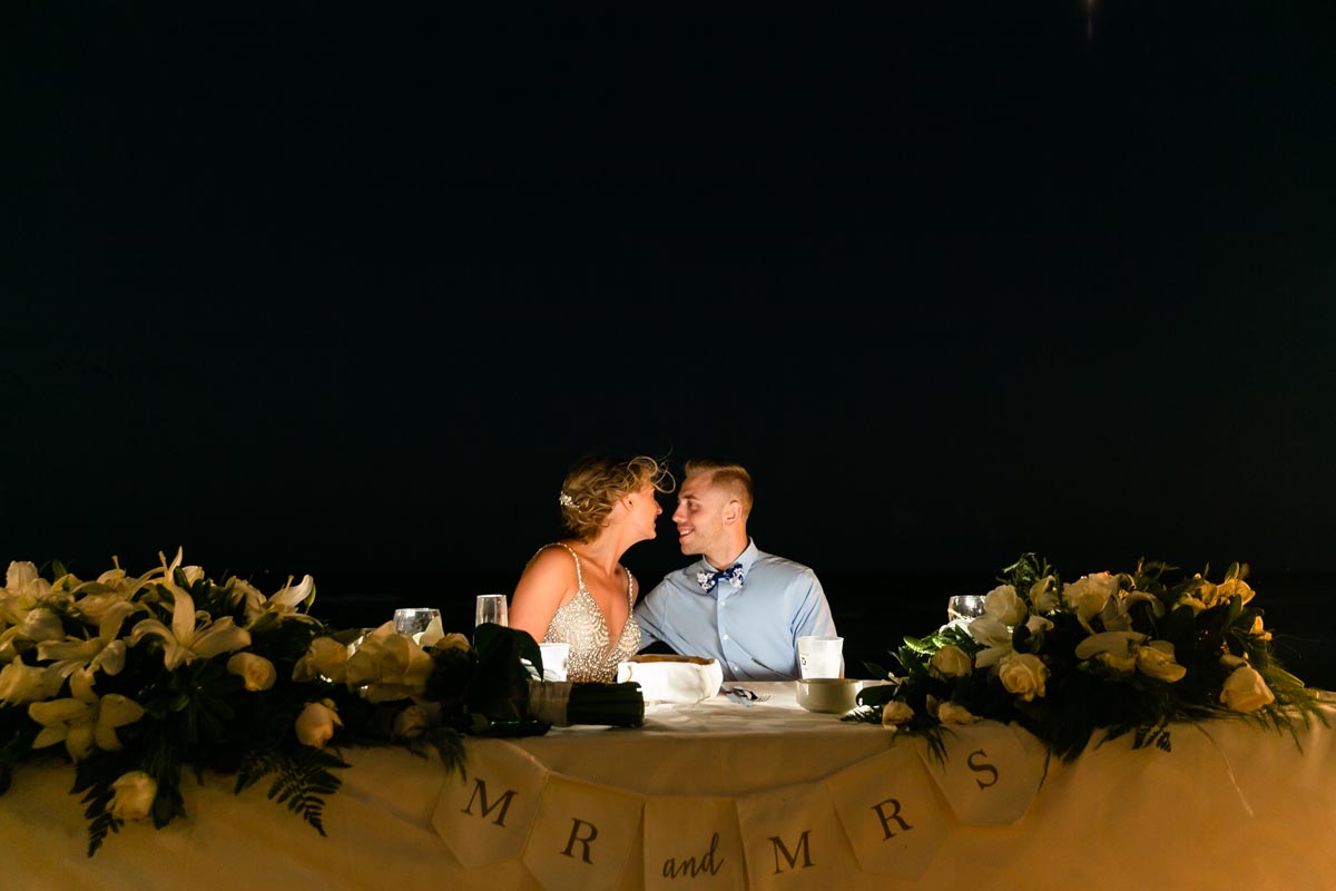 SandosPlayacarNewlywedsAtHeadTable