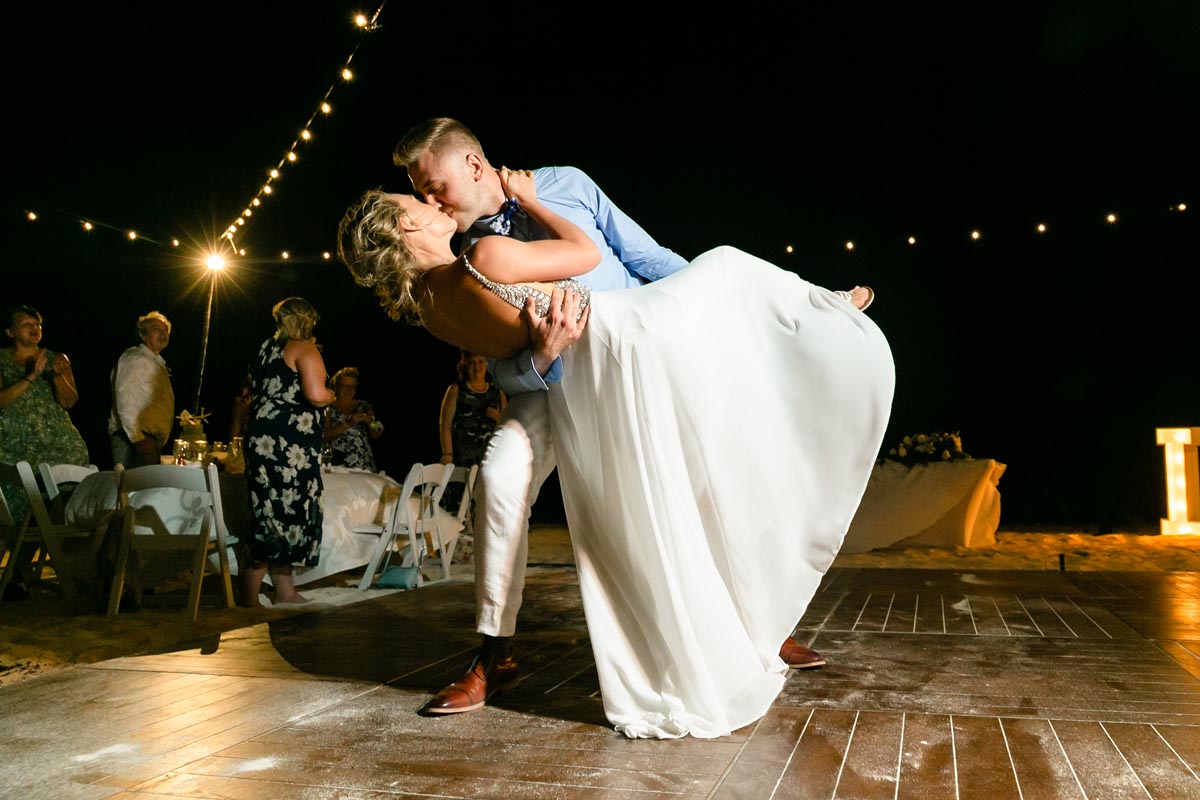 SandosPlayacarNewlywedsDipInKiss