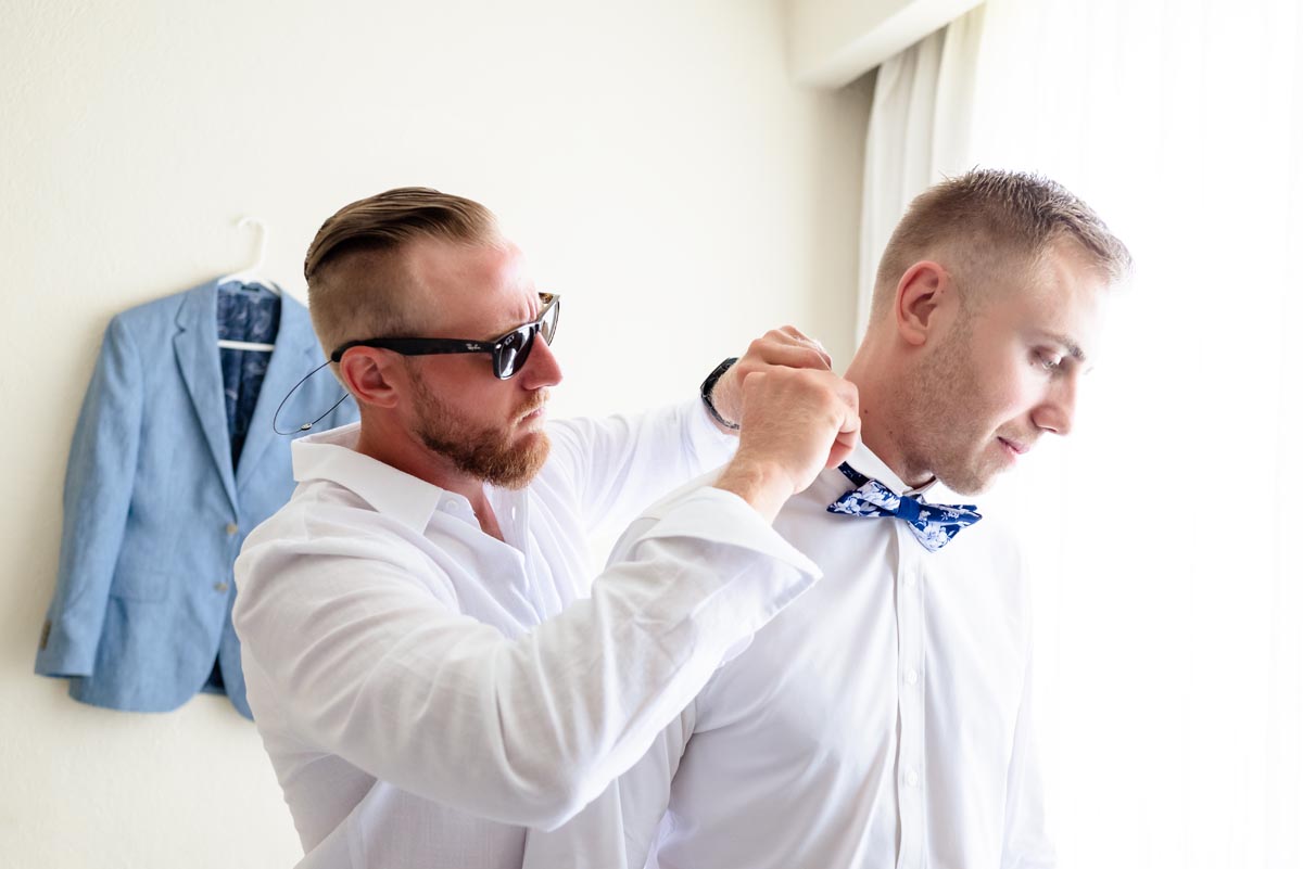 SandosPlayacarGroomGettingReady