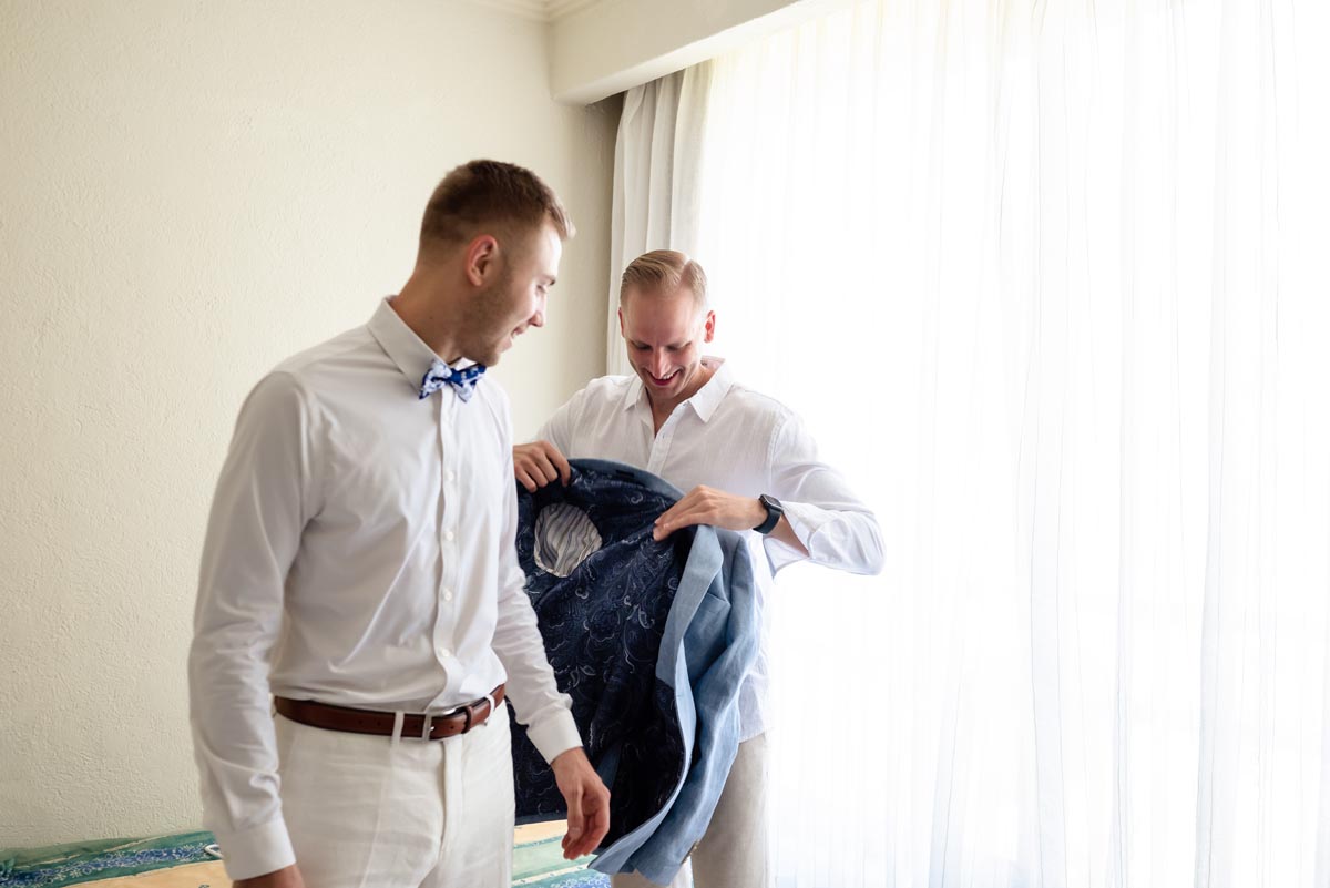 SandosPlayacarGroomGettingReady