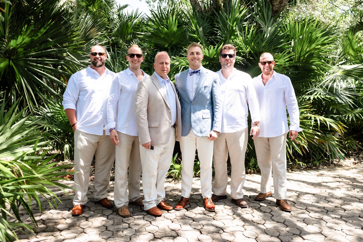 SandosPlayacarGroomAlexPosesWithGuys