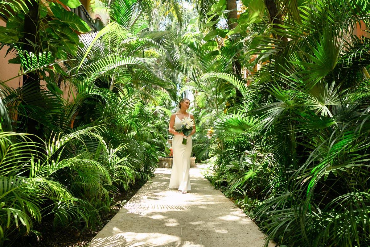 SandosPlayacarBrideWalksGardenPath