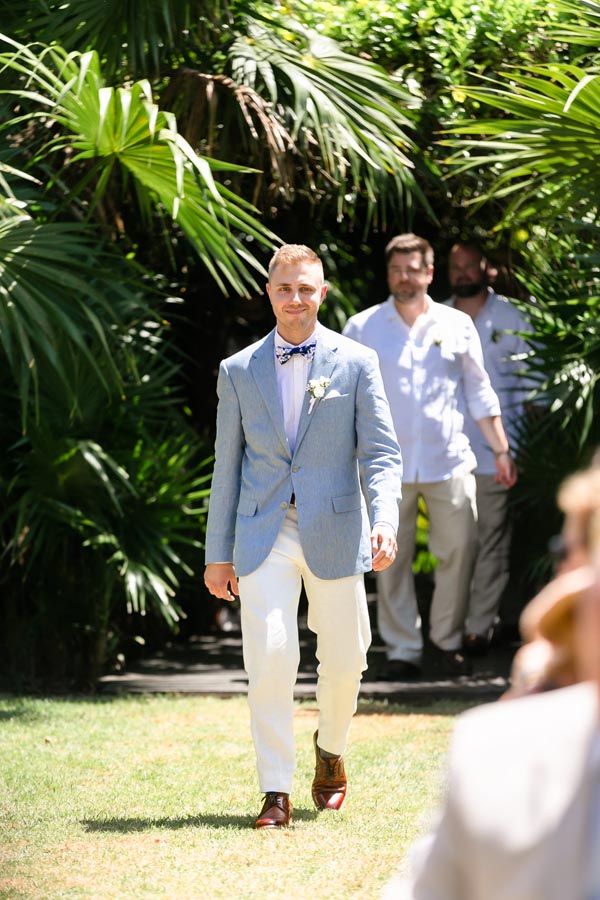 SandosPlayacarGroomAlexWalksIn