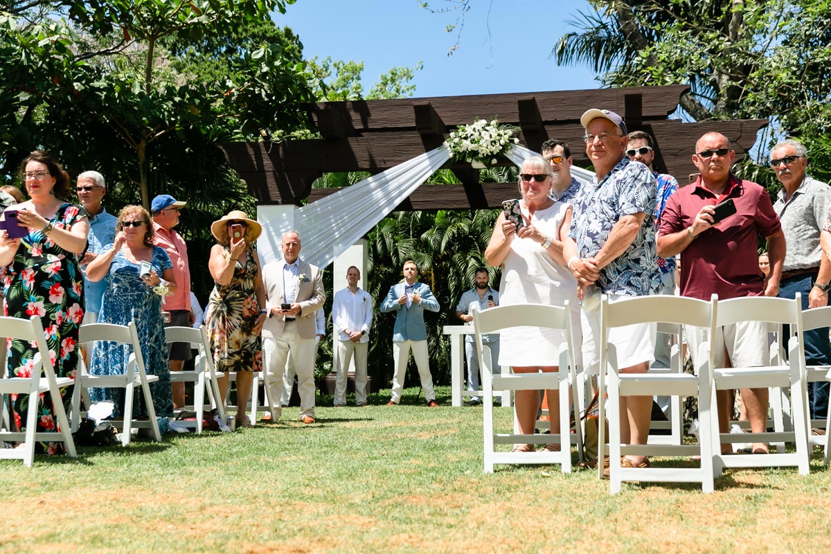 SandosPlayacarGroomAndWeddingGuestsAwaitBride