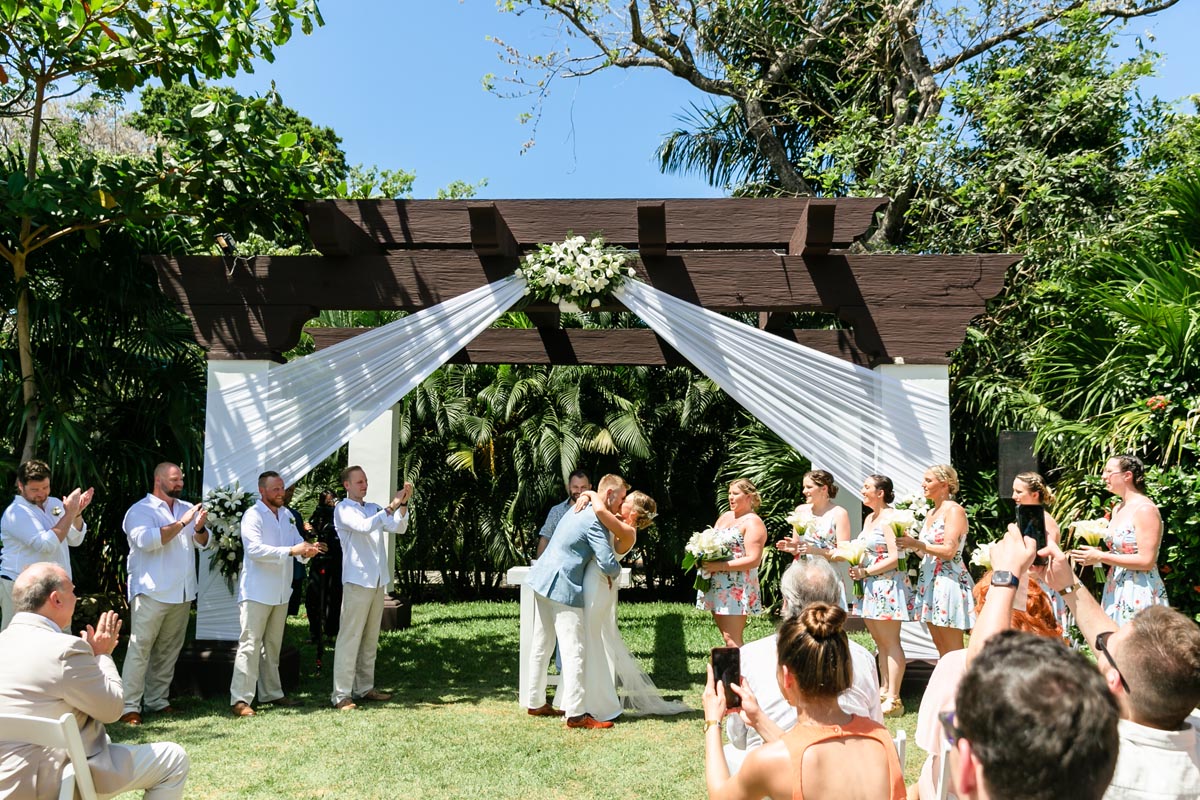 SandosPlayacarNewlywedsFirstKiss