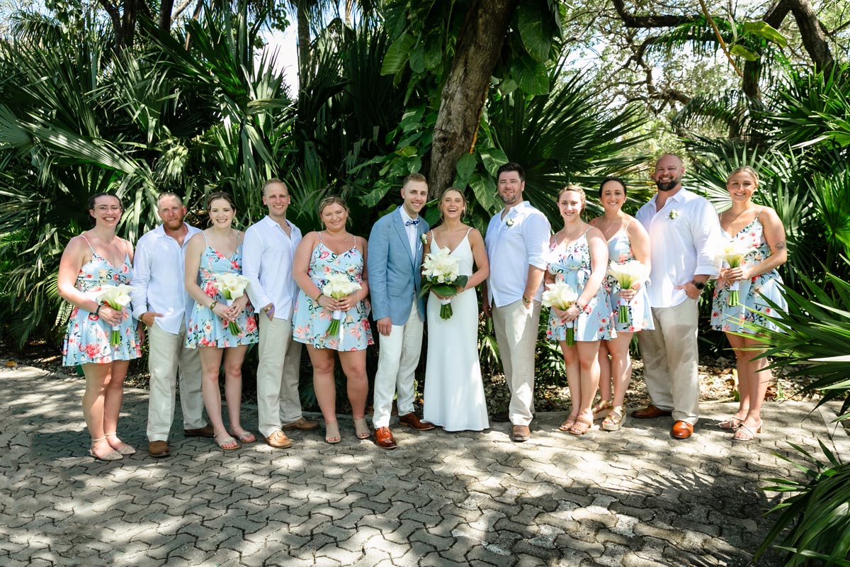 NewlywedsPoseWithAttendants