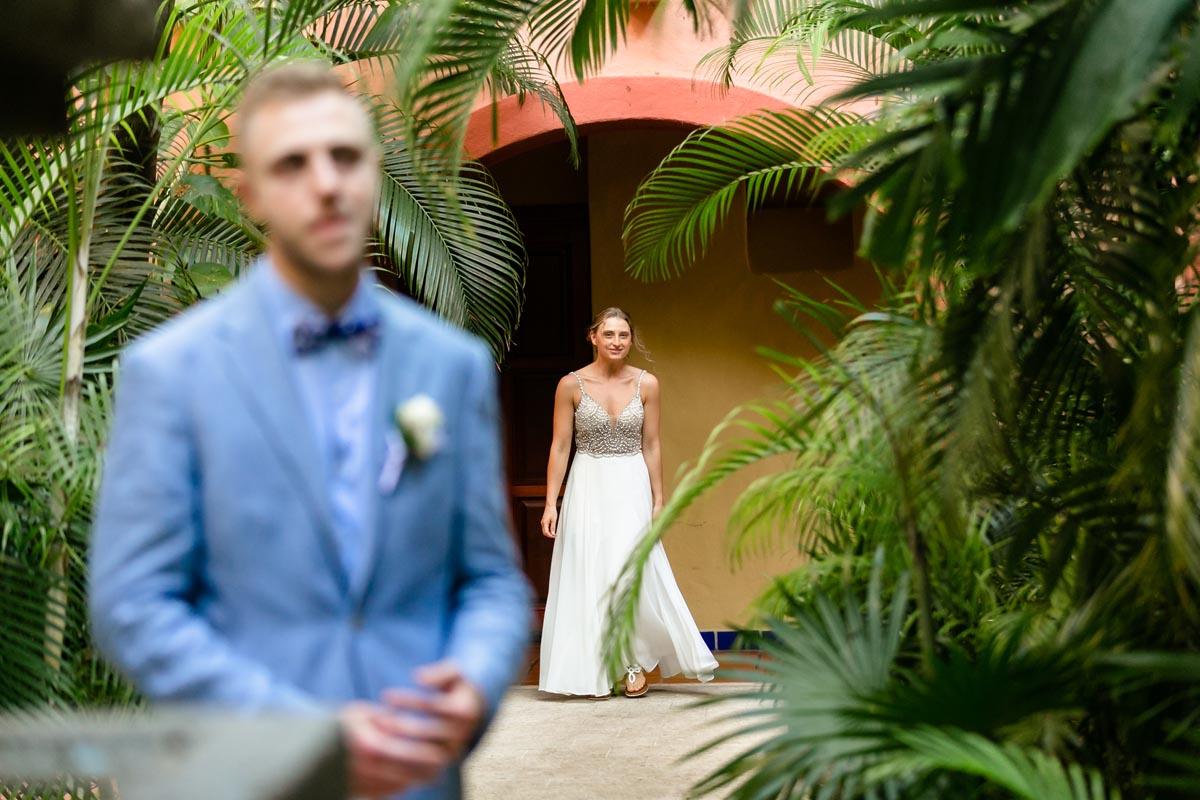 BrideKelseySneaksUpOnAlex