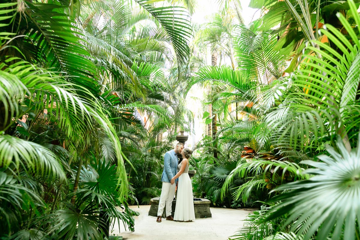 AlexKissesHisBeautifulBrideAfterFirstLook