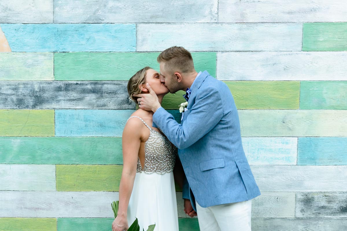 SandosPlayacarNewlywedsKissByArtWall