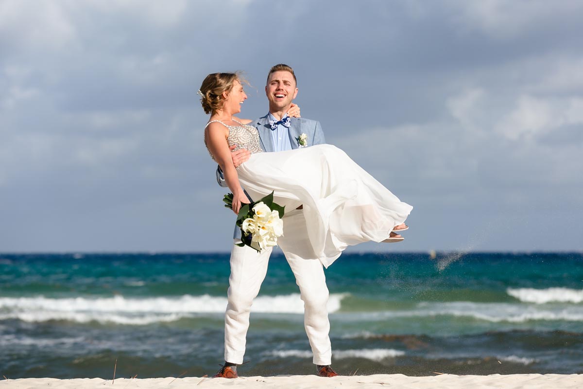 GroomAlexHoldsKelseyInHisArms