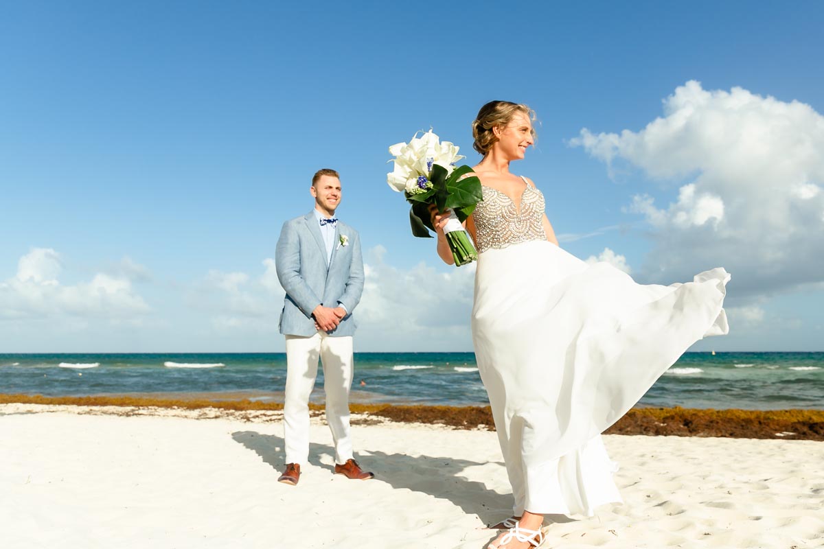 SandosPlayacarNewlywedsPoseOnBeach